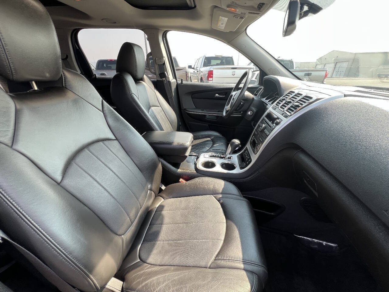 Used 2011 GMC Acadia SLT w/ Technology Package AWD/4WD image 7