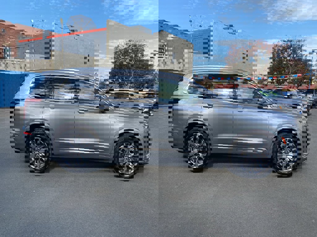 Used 2025 Cadillac XT6 Premium Luxury image 5