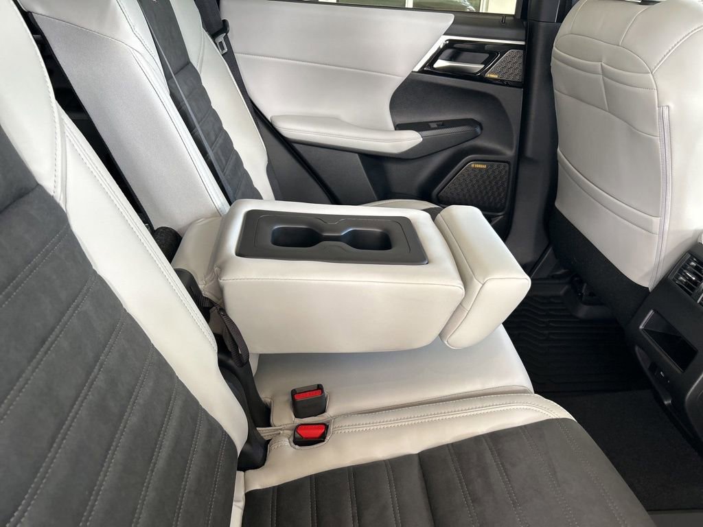 New 2026 Mitsubishi Outlander SE image 30