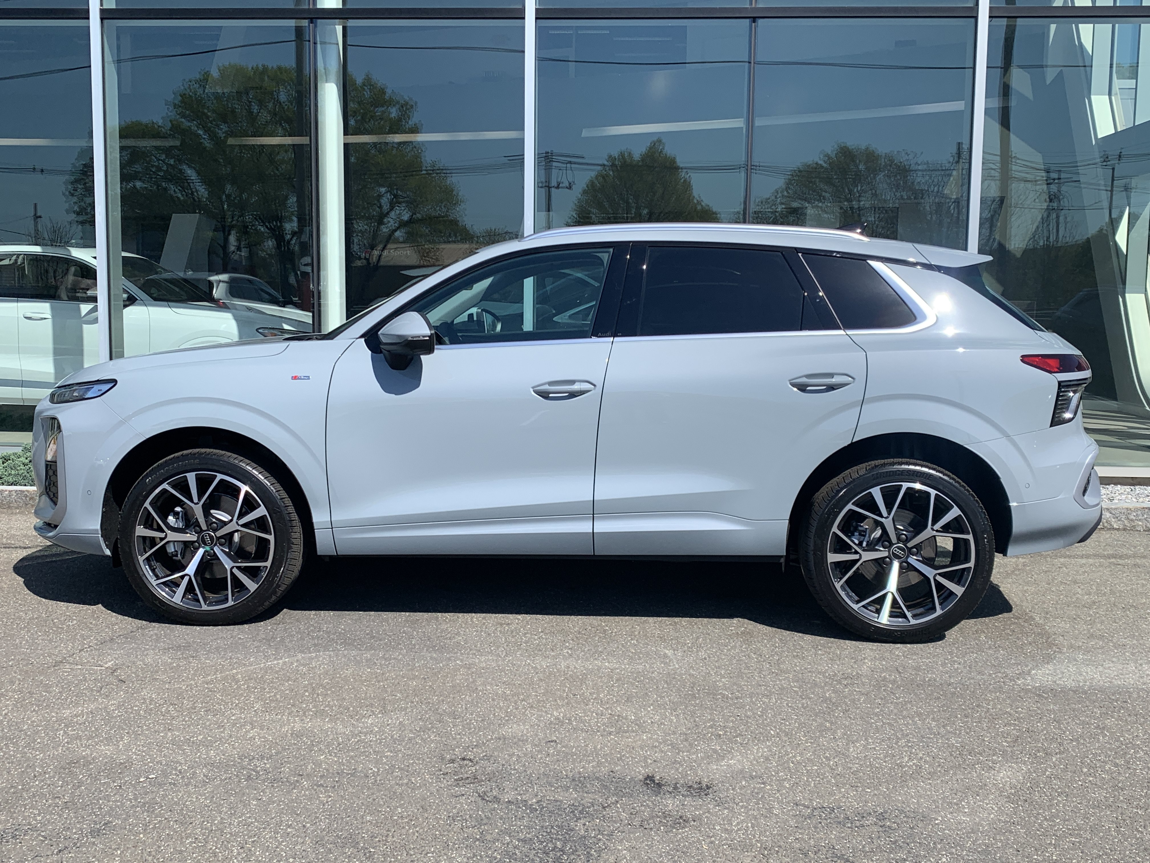 New 2026 Audi Q3 quattro 2.0T AWD/4WD image 2