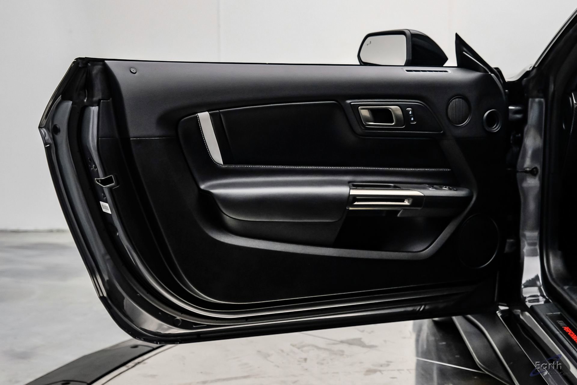 Used 2021 Ford Mustang Shelby GT500 w/ Carbon Fiber Track Pack image 86