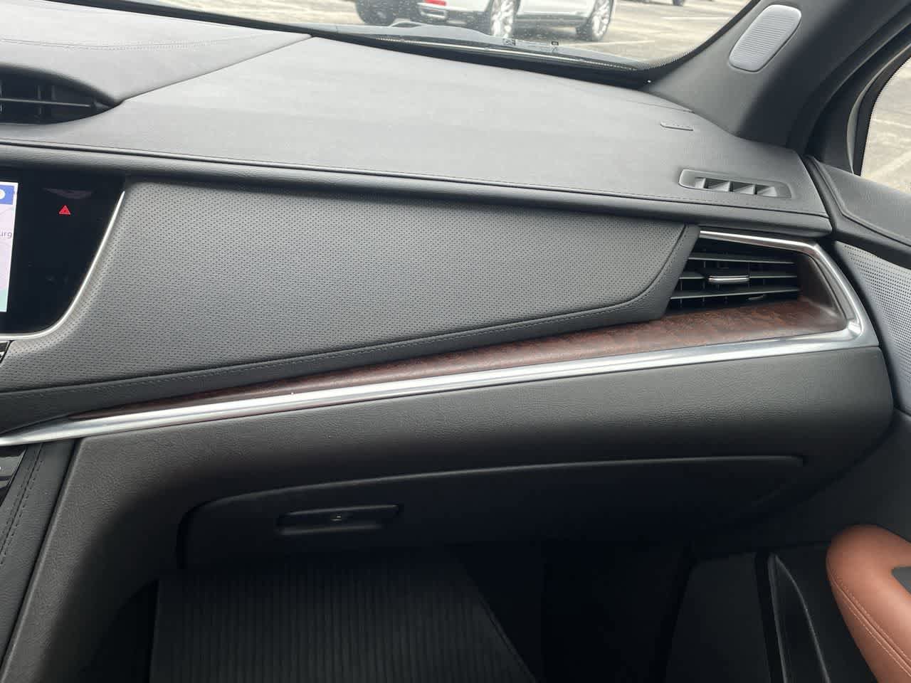 Used 2024 Cadillac XT5 Sportv w/ Technology Package AWD/4WD image 16