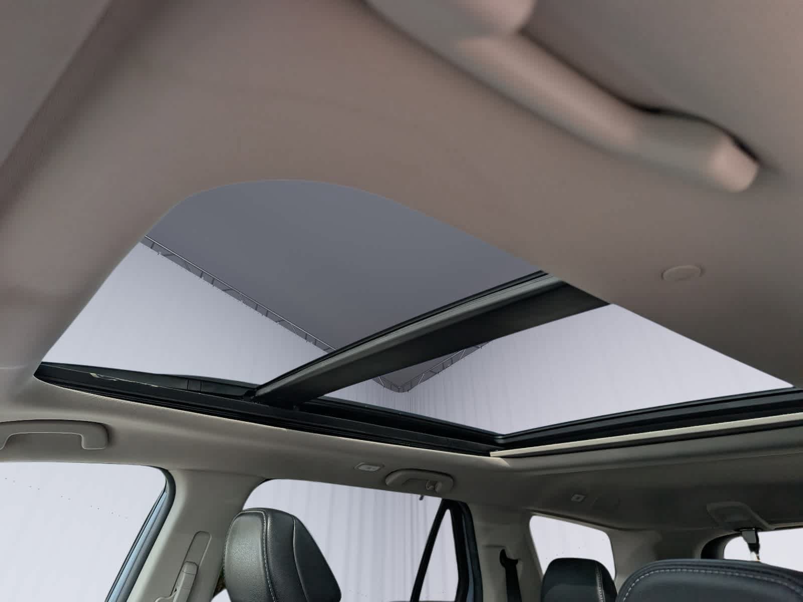 Used 2024 Honda Pilot Touring image 10