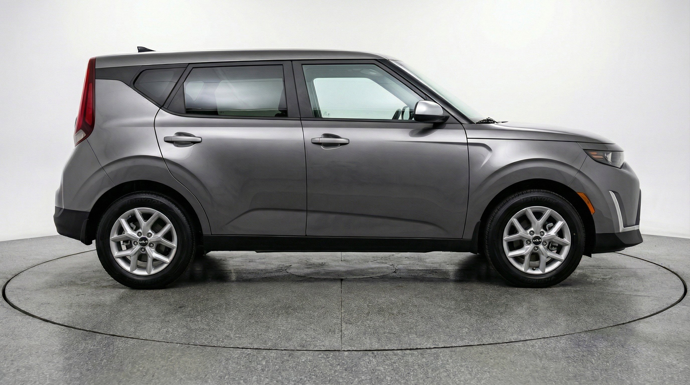 Used 2025 Kia Soul LX w/ LX Technology Package FWD image 11