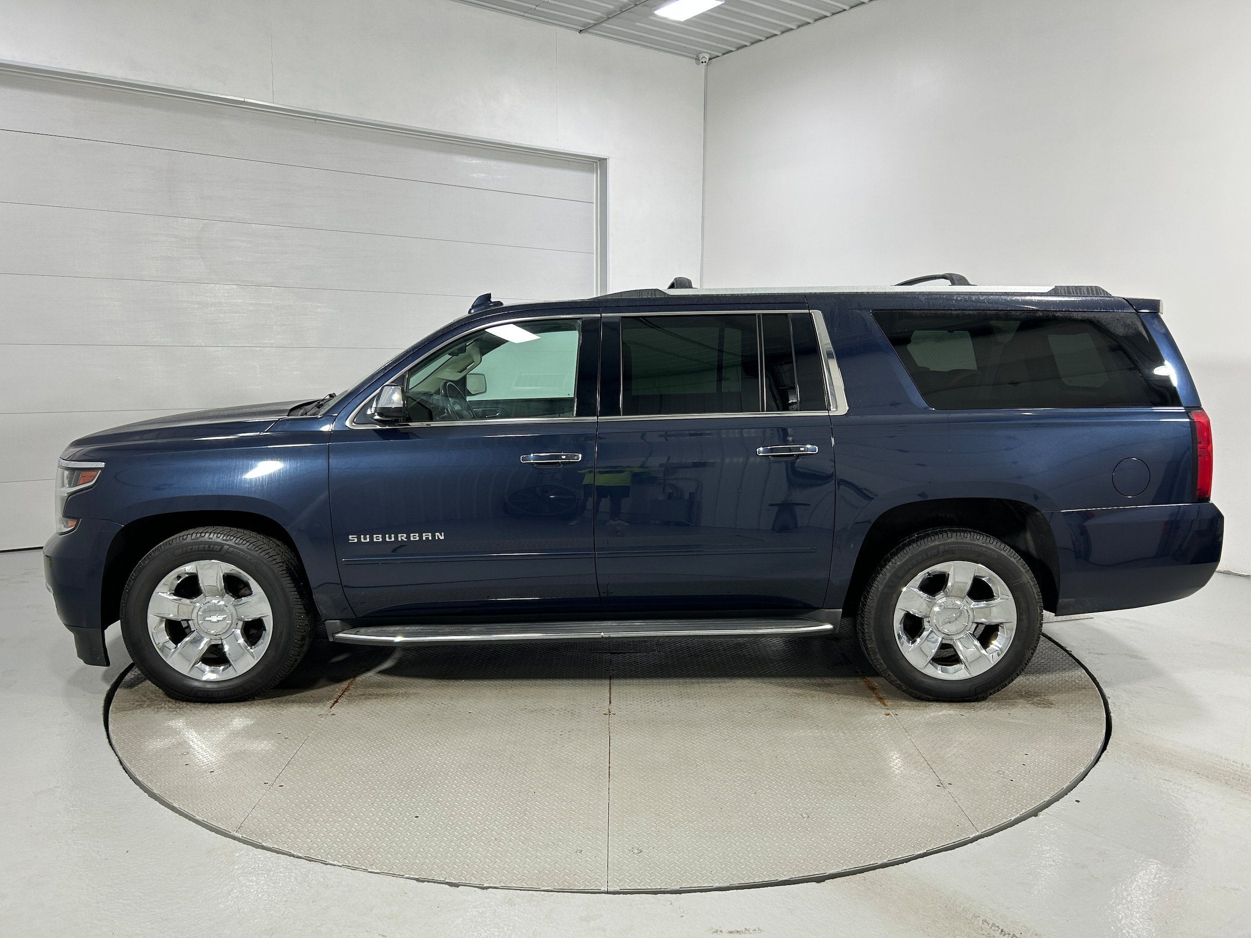 Used 2017 Chevrolet Suburban Premier AWD/4WD image 22