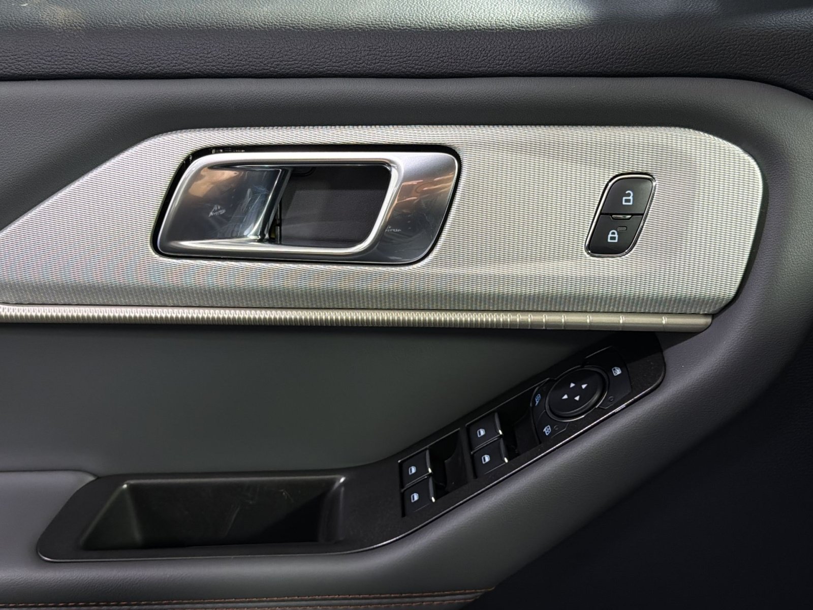 New 2026 Ford Explorer Active AWD/4WD image 33