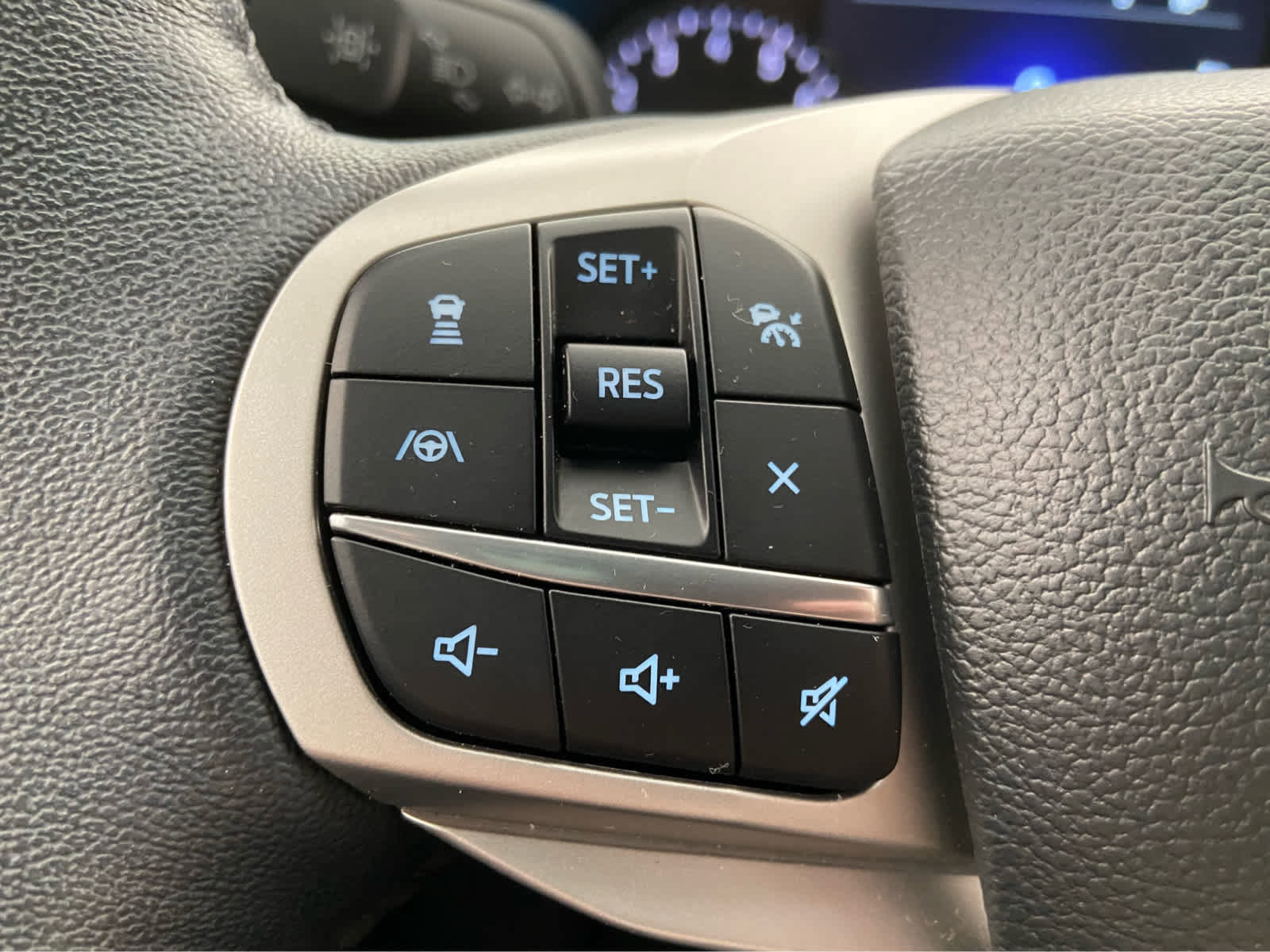 Used 2023 Ford Explorer Limited w/ Limited Technology Package AWD/4WD image 27