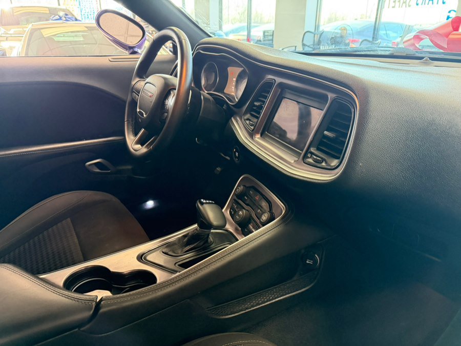 Used 2018 Dodge Challenger SXT w/ Super Sport Group (SS/T) RWD image 28
