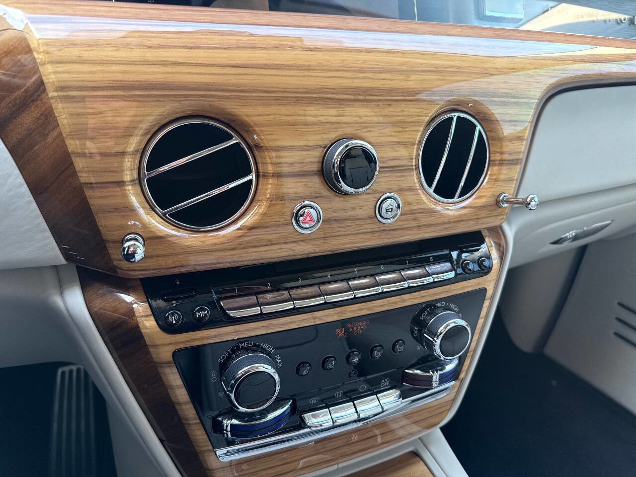 Used 2018 Rolls-Royce Phantom Sedan image 43