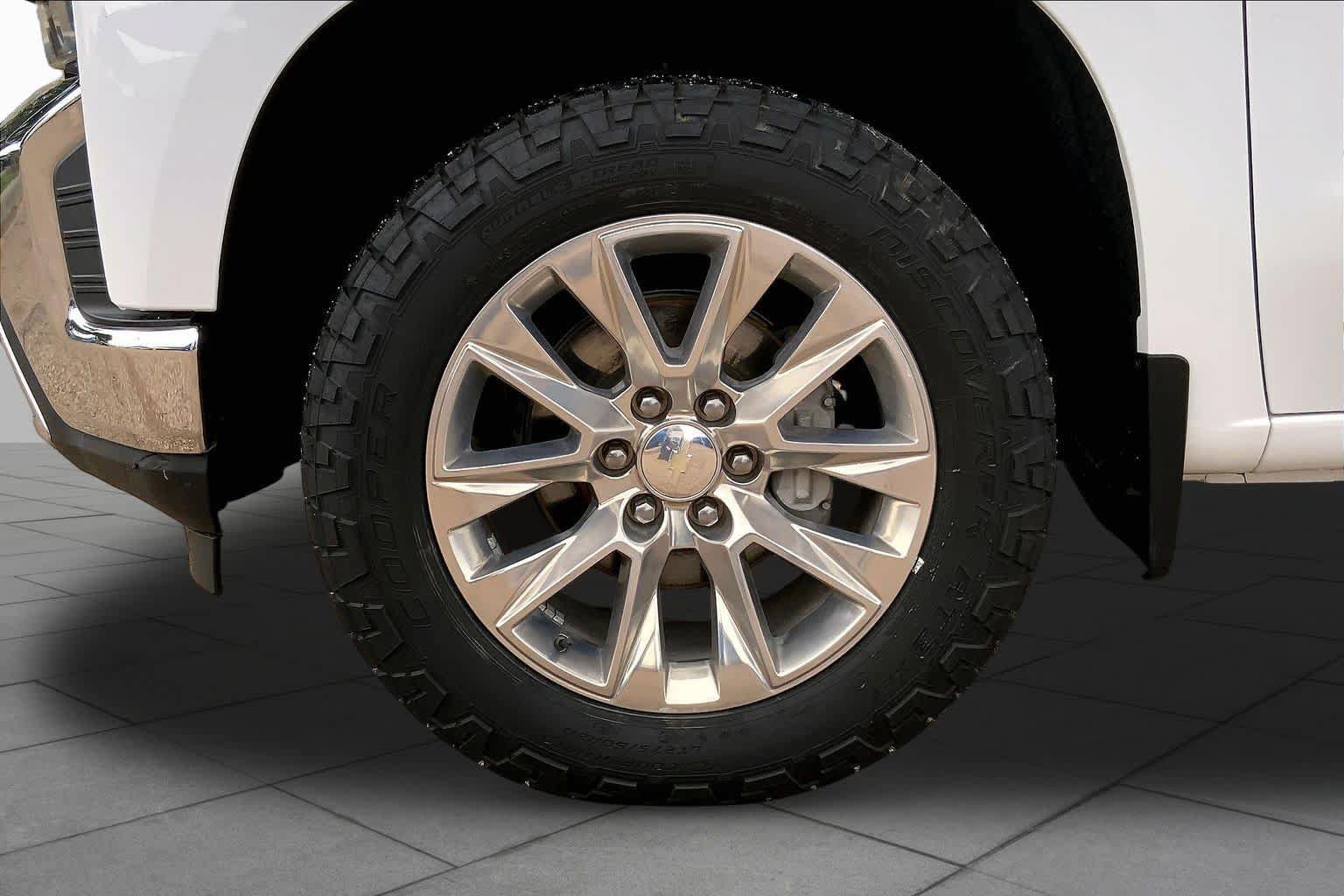 Used 2019 Chevrolet Silverado 1500 LTZ AWD/4WD image 11