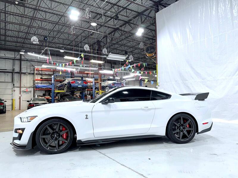 Used 2021 Ford Mustang Shelby GT500 w/ Carbon Fiber Track Pack image 6