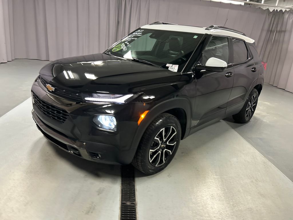 Used 2023 Chevrolet TrailBlazer ACTIV w/ Sun and Liftgate Package image 3