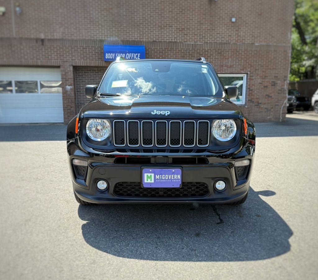 Used 2023 Jeep Renegade Latitude w/ Premium Group AWD/4WD image 2