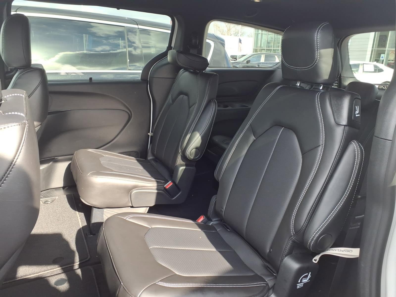New 2026 Chrysler Pacifica Select FWD image 17