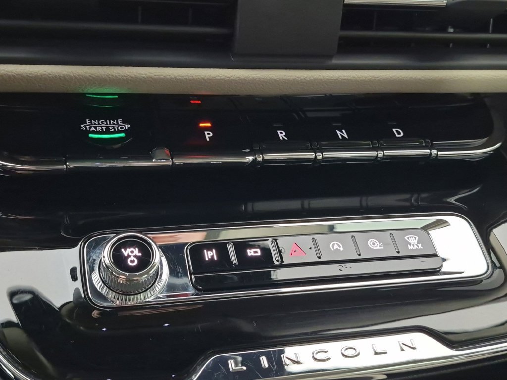 Used 2025 Lincoln Corsair FWD image 27