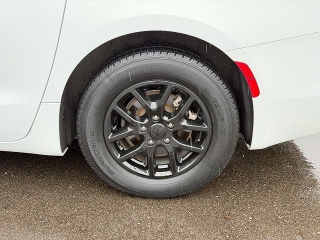 Certified 2023 Chrysler Voyager LX FWD image 5
