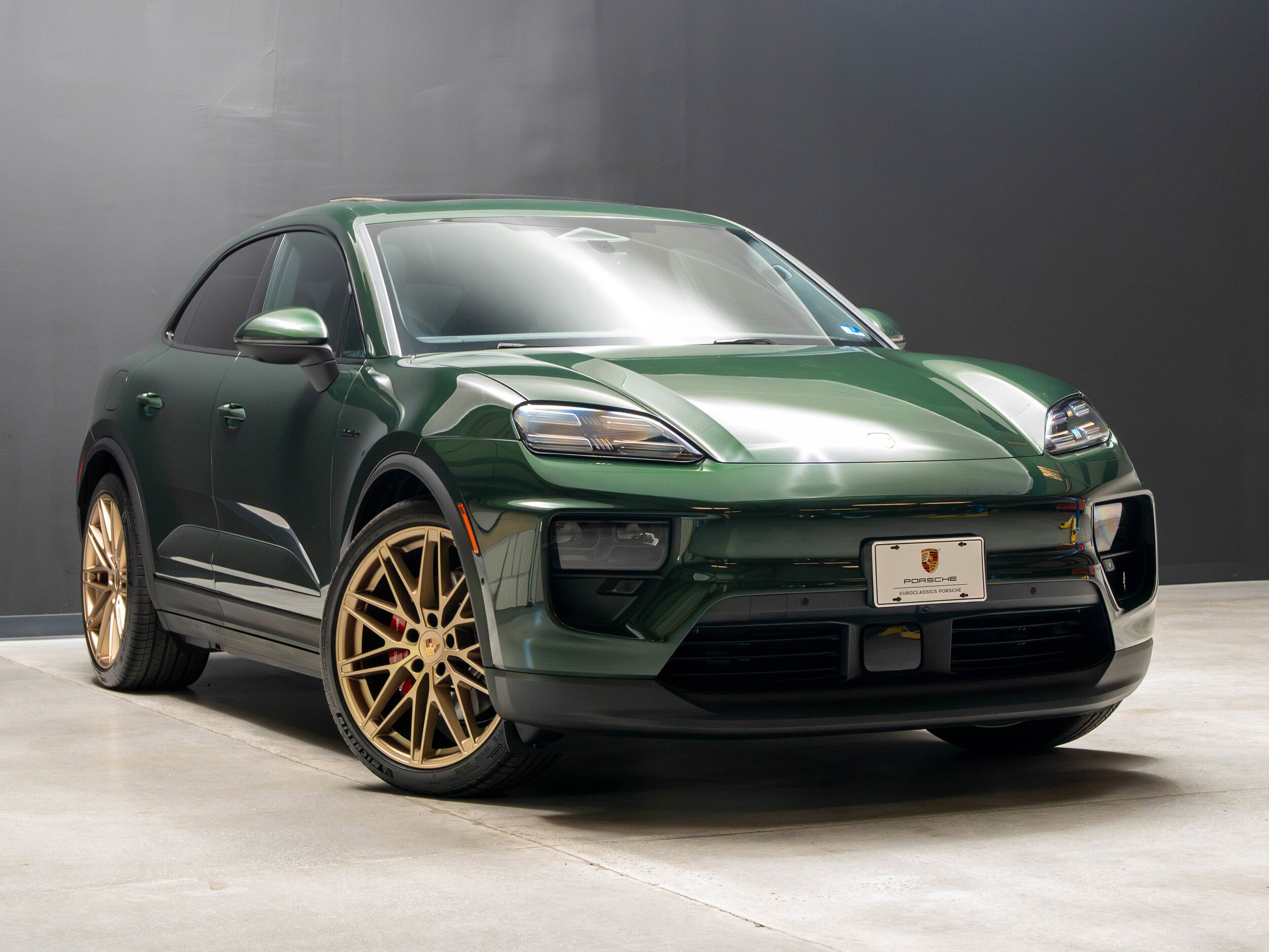 Certified 2025 Porsche Macan 4S Electric AWD/4WD image 9