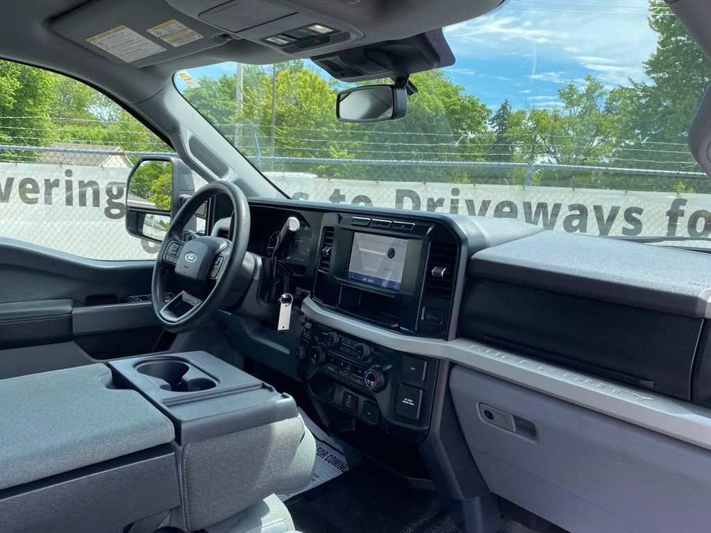 Used 2023 Ford F350 XLT AWD/4WD image 19