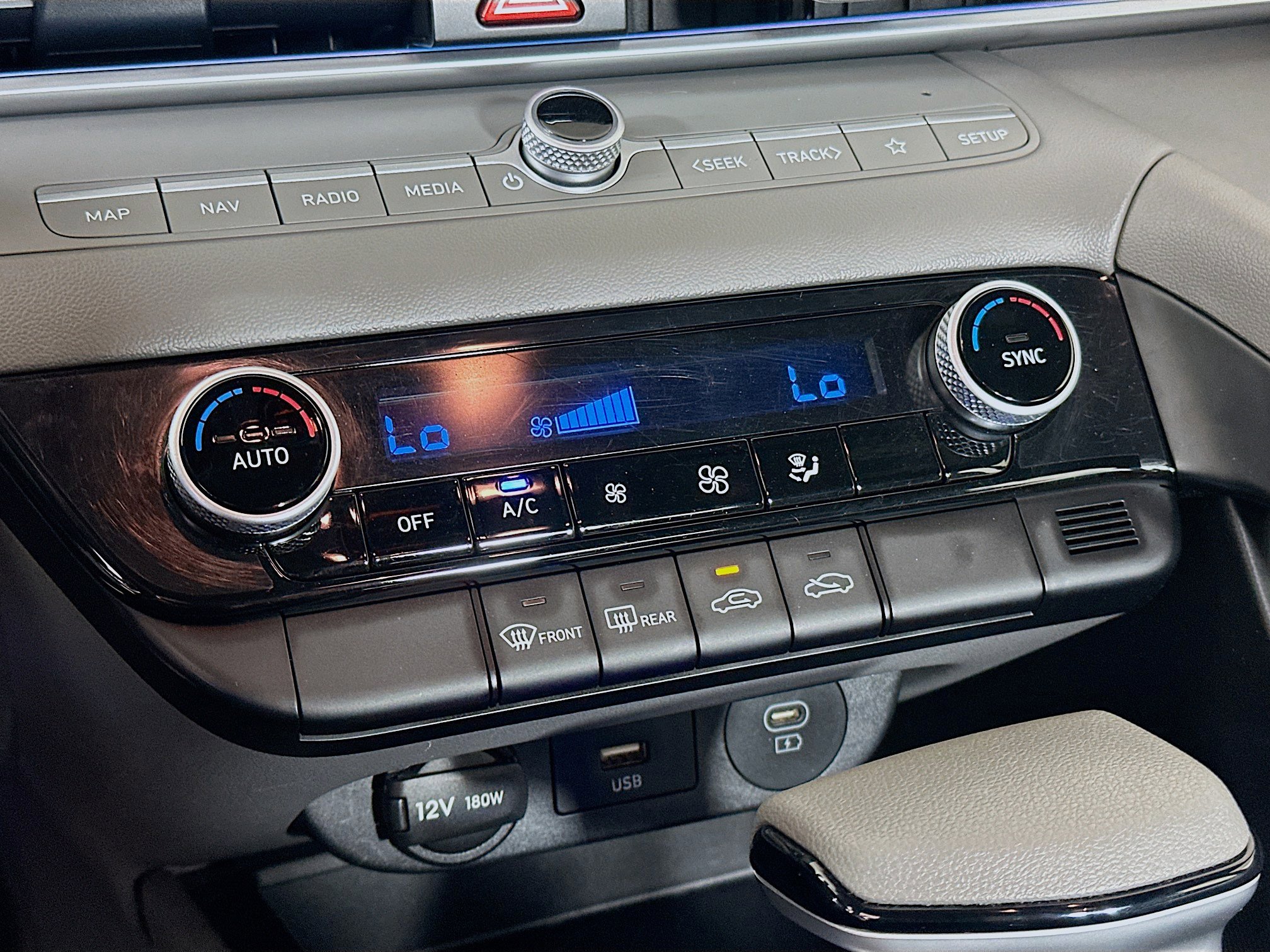 Used 2024 Hyundai Elantra SEL image 24