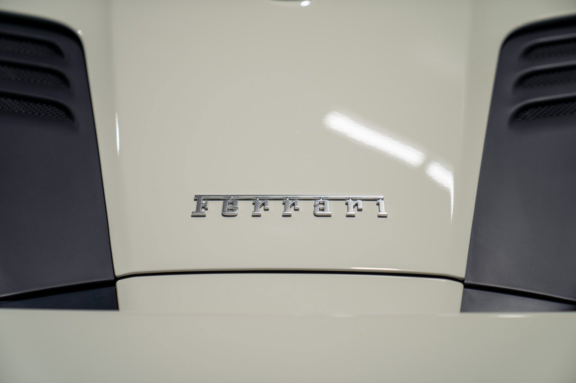 Used 2023 Ferrari F8 Tributo RWD image 25