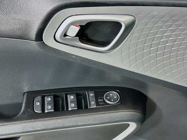 Used 2023 Kia Soul LX w/ LX Technology Package FWD image 14