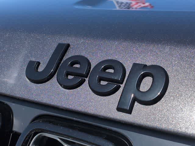 Used 2020 Jeep Grand Cherokee Altitude AWD/4WD image 12
