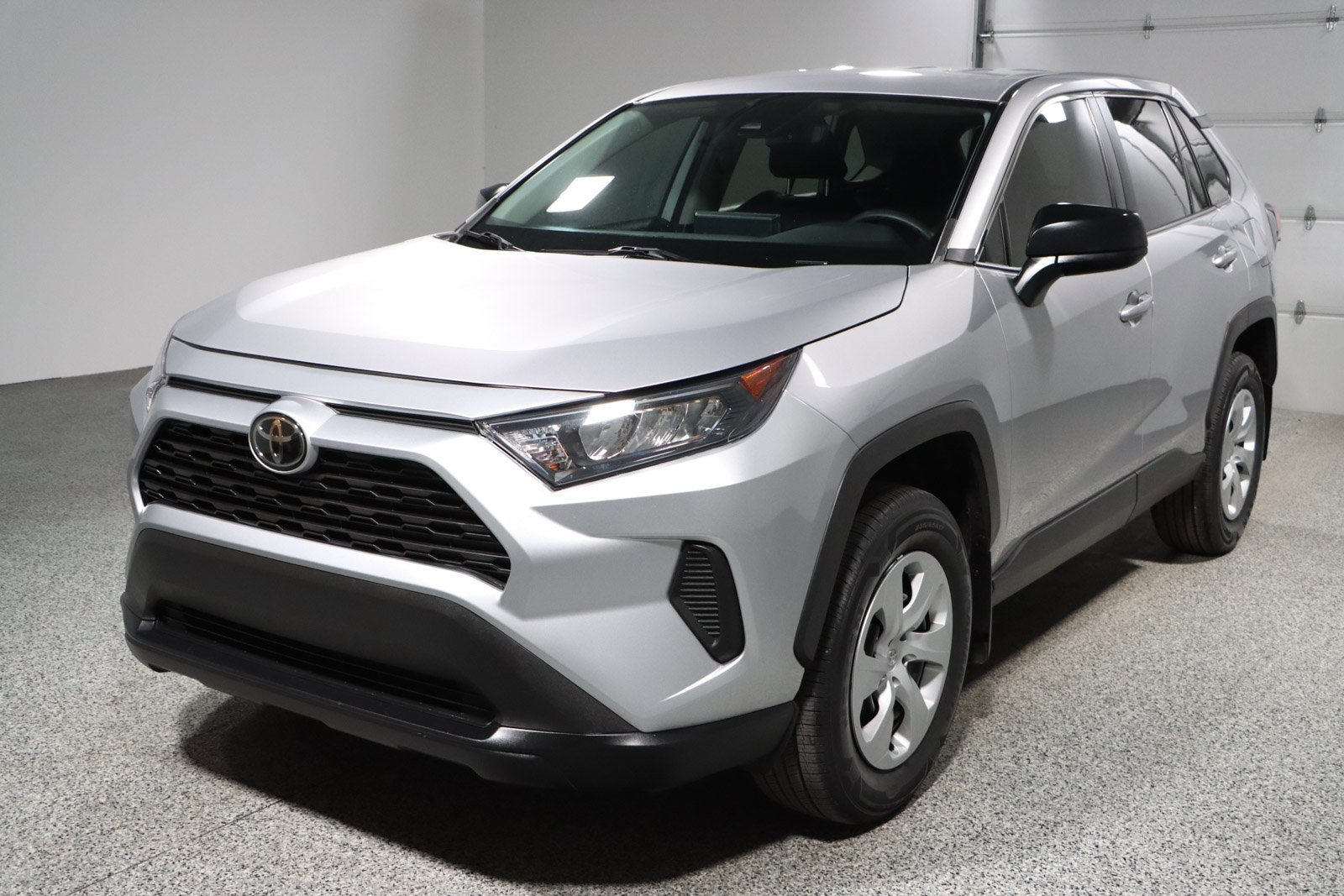Used 2022 Toyota RAV4 LE image 30