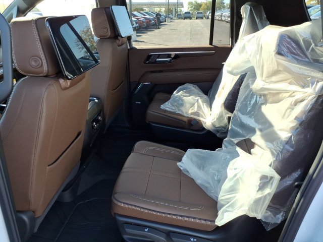 New 2027 Chevrolet Suburban High Country AWD/4WD image 9