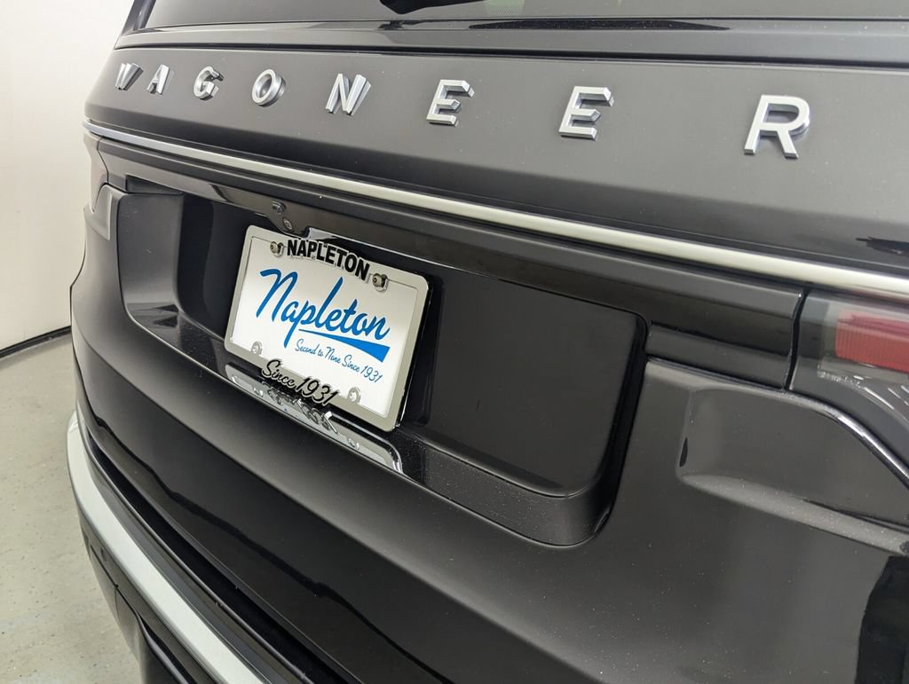 Used 2024 Jeep Wagoneer L Series II RWD image 9