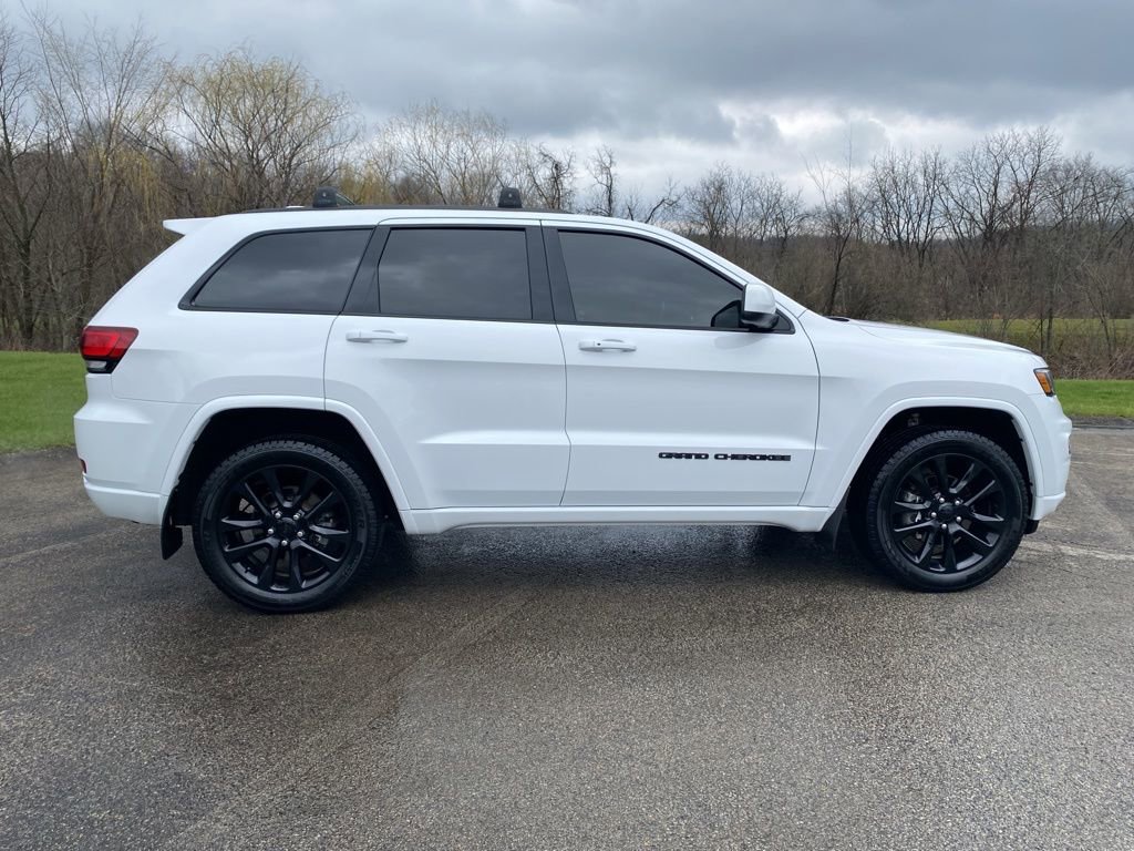 Used 2020 Jeep Grand Cherokee Altitude image 2