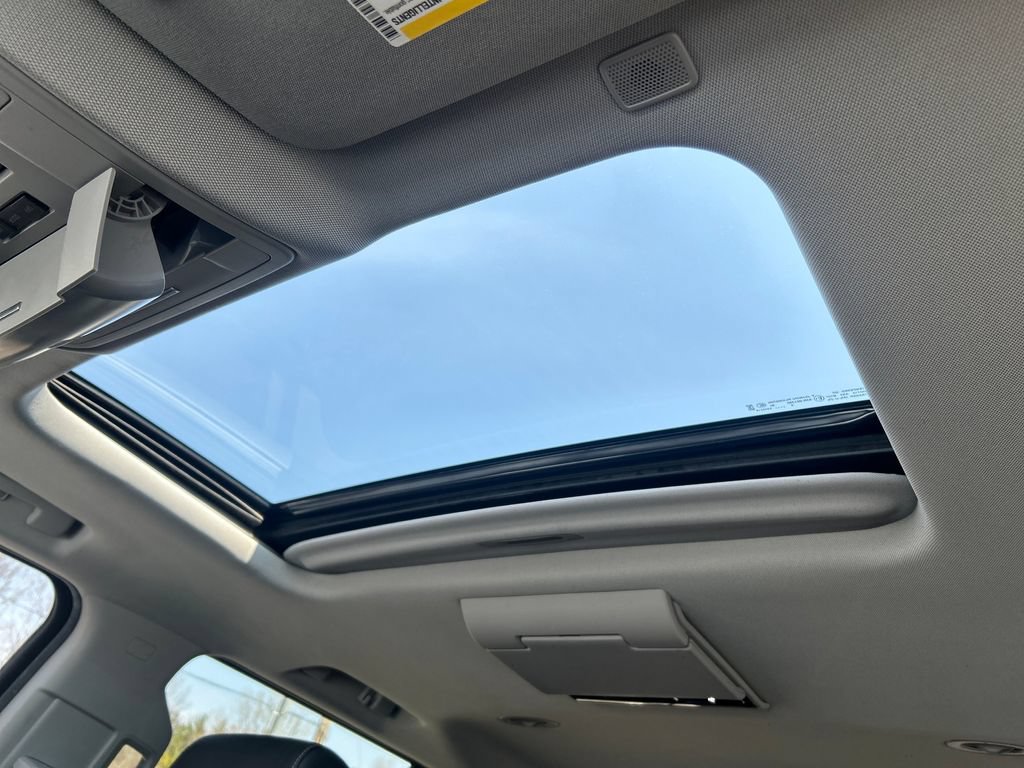 Used 2020 Chevrolet Suburban Premier AWD/4WD image 53
