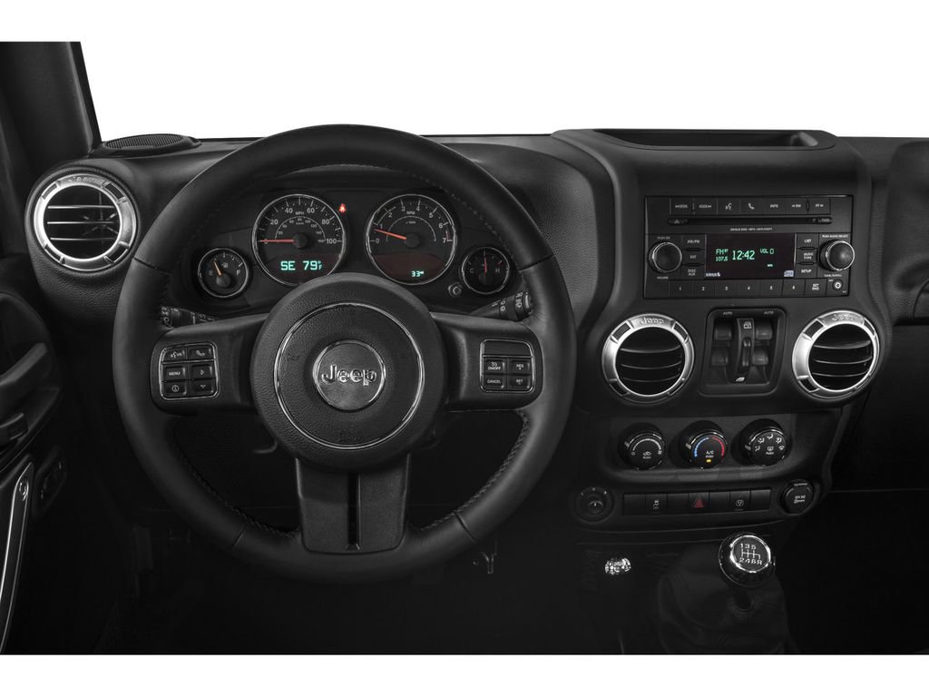 Used 2015 Jeep Wrangler Unlimited Sahara AWD/4WD image 5