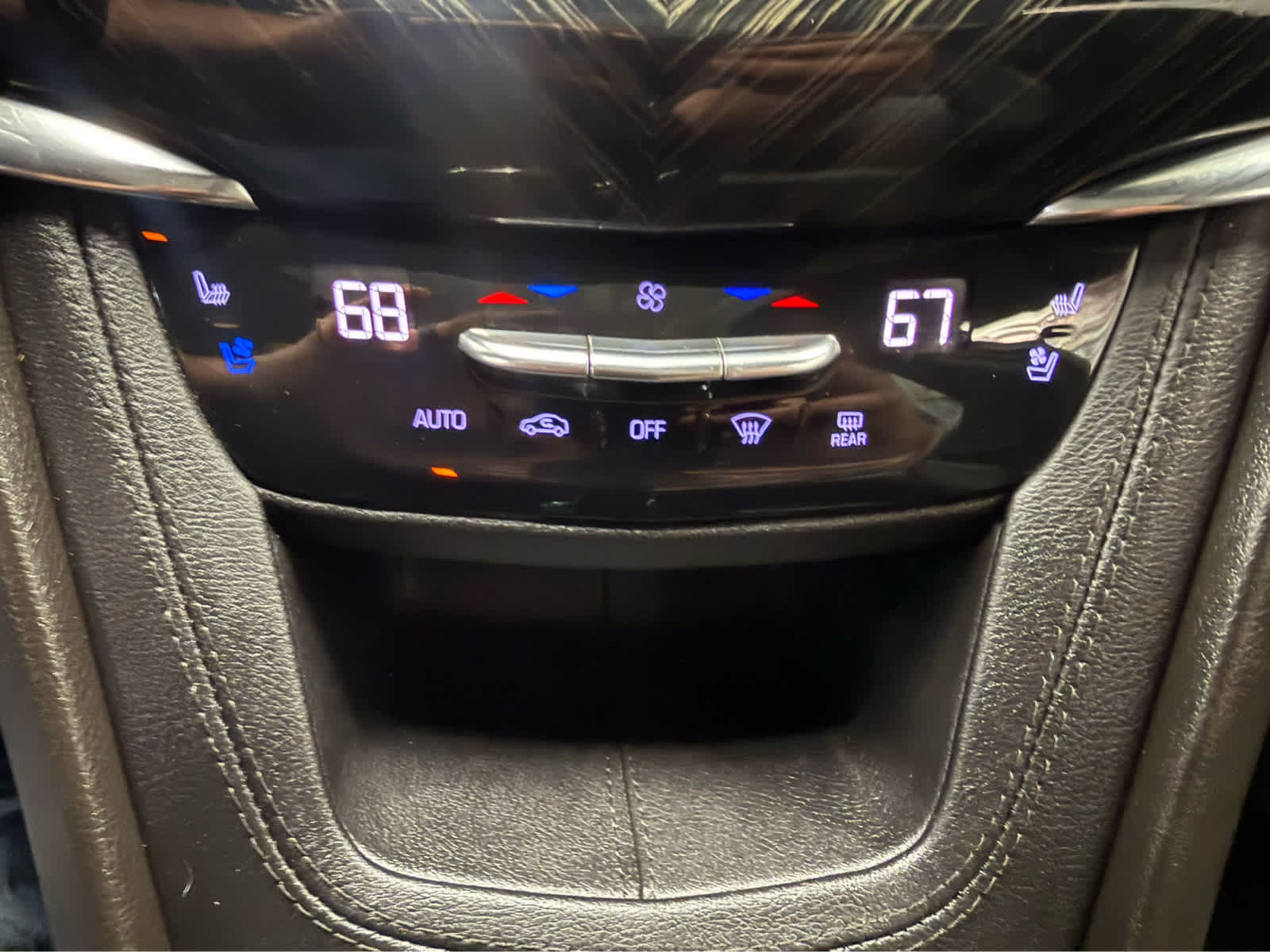 Used 2022 Cadillac XT6 Premium Luxury AWD/4WD image 18