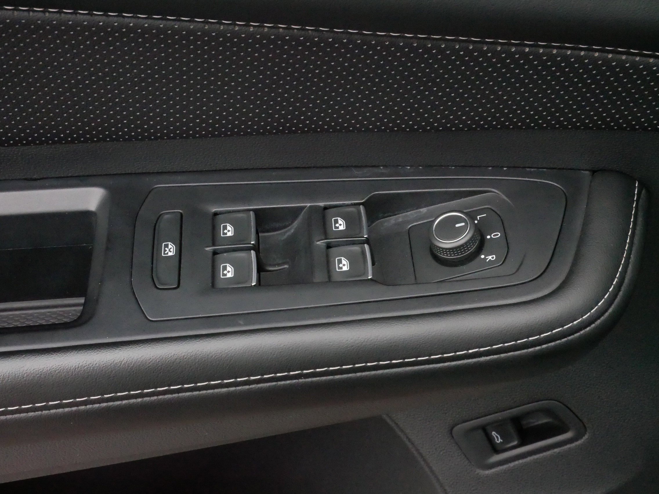 Certified 2024 Volkswagen Atlas SE image 19