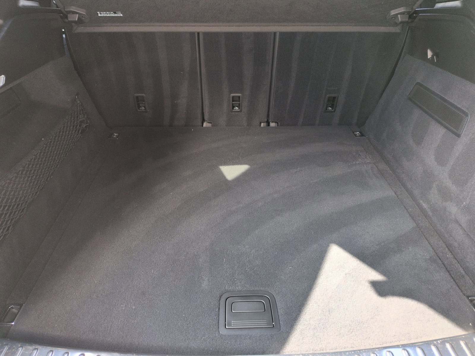 Certified 2023 Porsche Cayenne Platinum Edition w/ Premium Package image 25