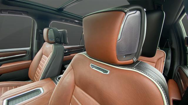 Used 2023 GMC Yukon XL Denali Ultimate w/ LPO, Floor Liner Package AWD/4WD image 29