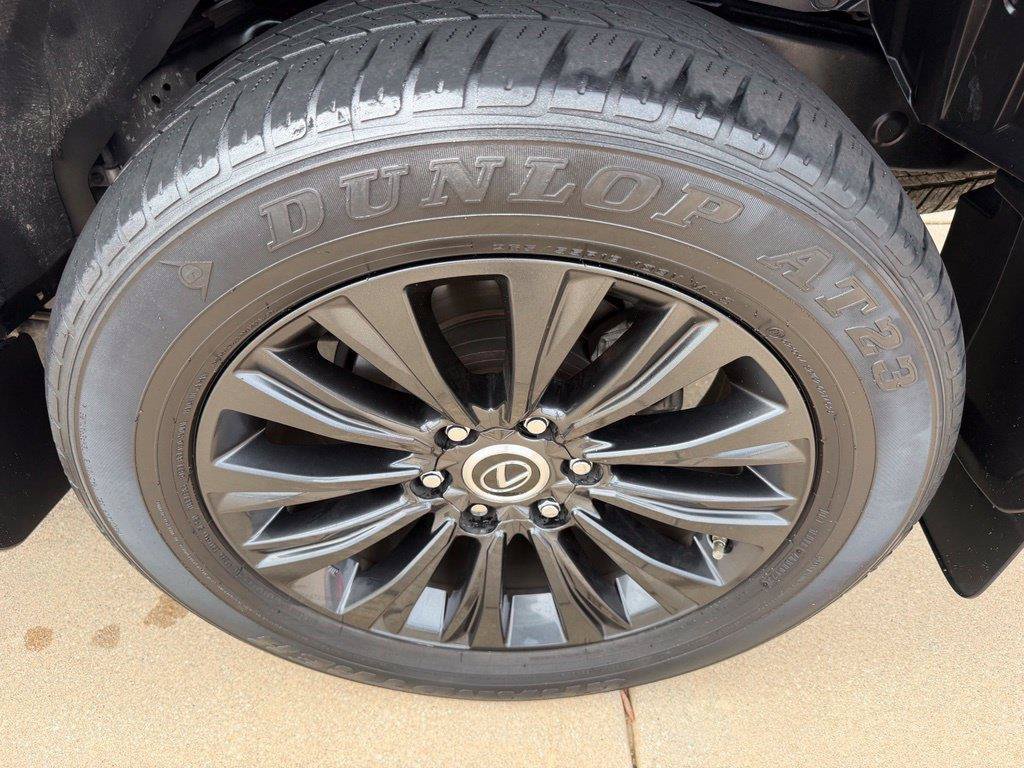 Used 2023 Lexus GX 460 Premium w/ Accessory Package AWD/4WD image 25