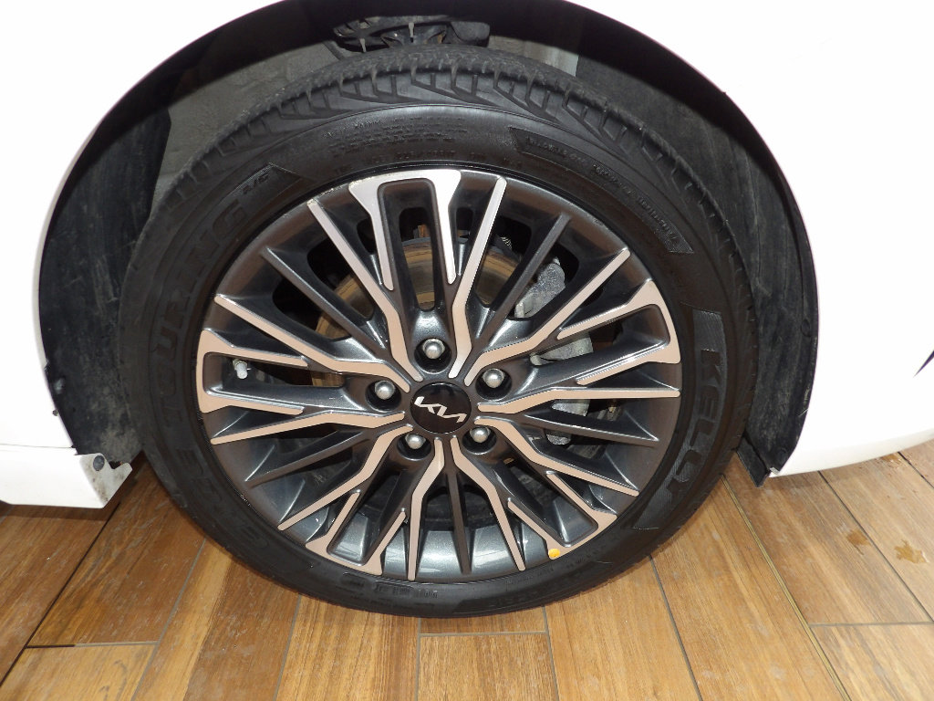 Used 2023 Kia Forte GT-Line image 4