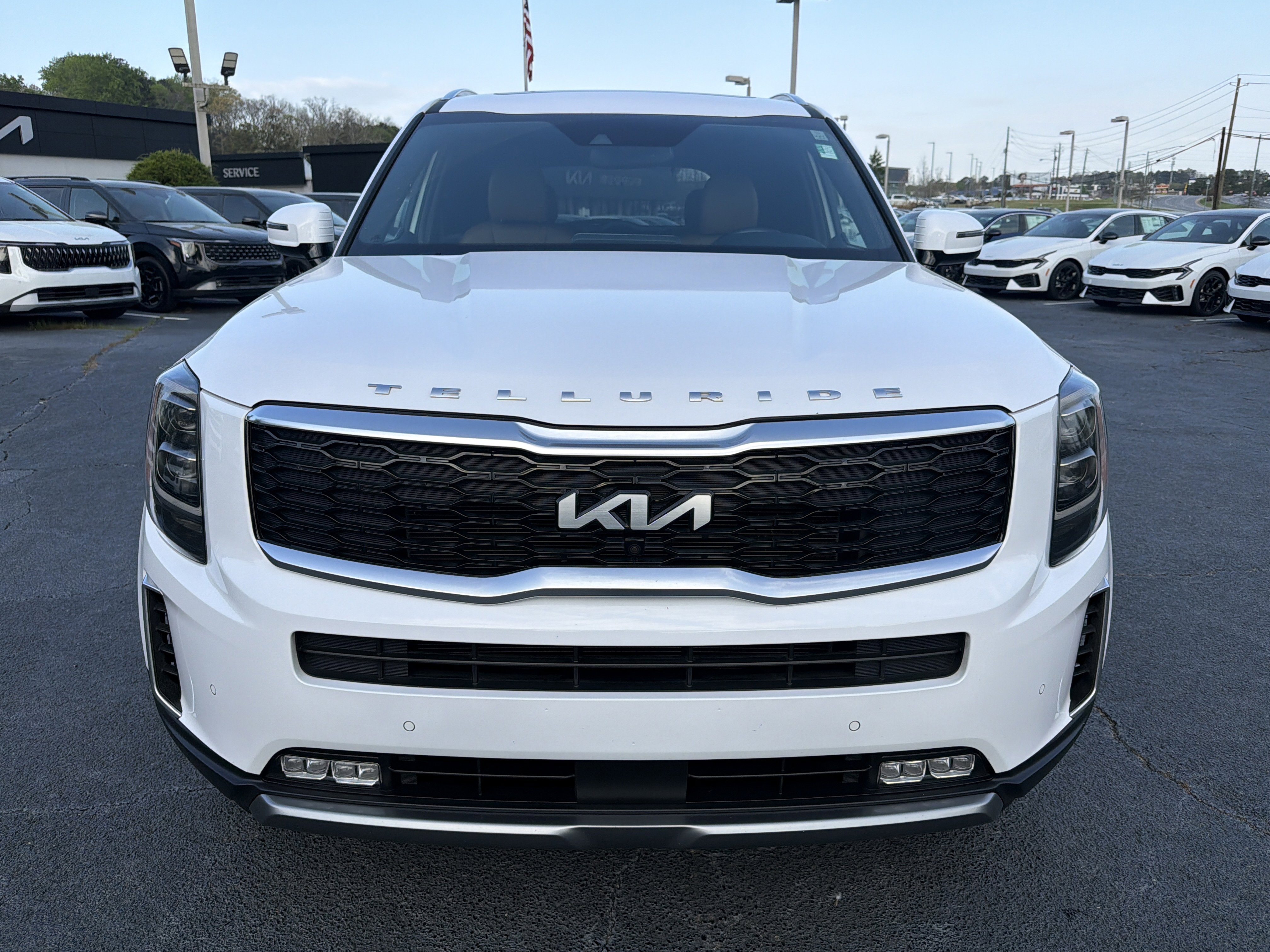 Used 2022 Kia Telluride SX w/ Towing Package image 2