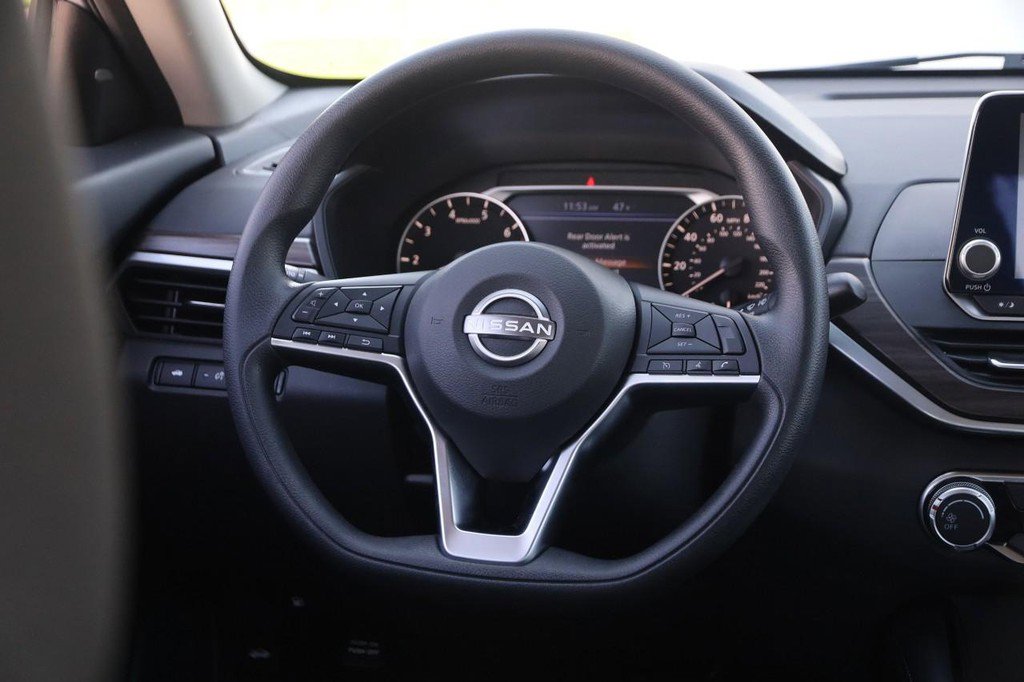 Used 2023 Nissan Altima 2.5 SV FWD image 23