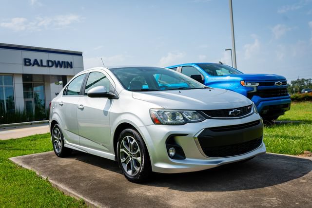 Used 2018 Chevrolet Sonic LT w/ Convenience Package FWD image 1