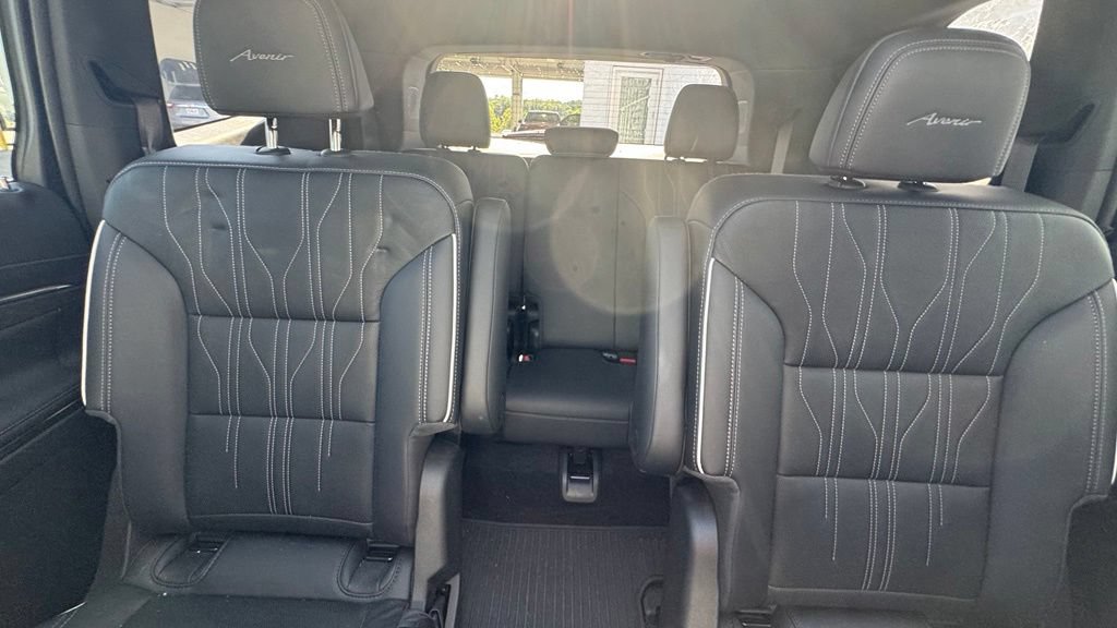 Used 2025 Buick Enclave Avenir w/ LPO, Floor Liner Package FWD image 29