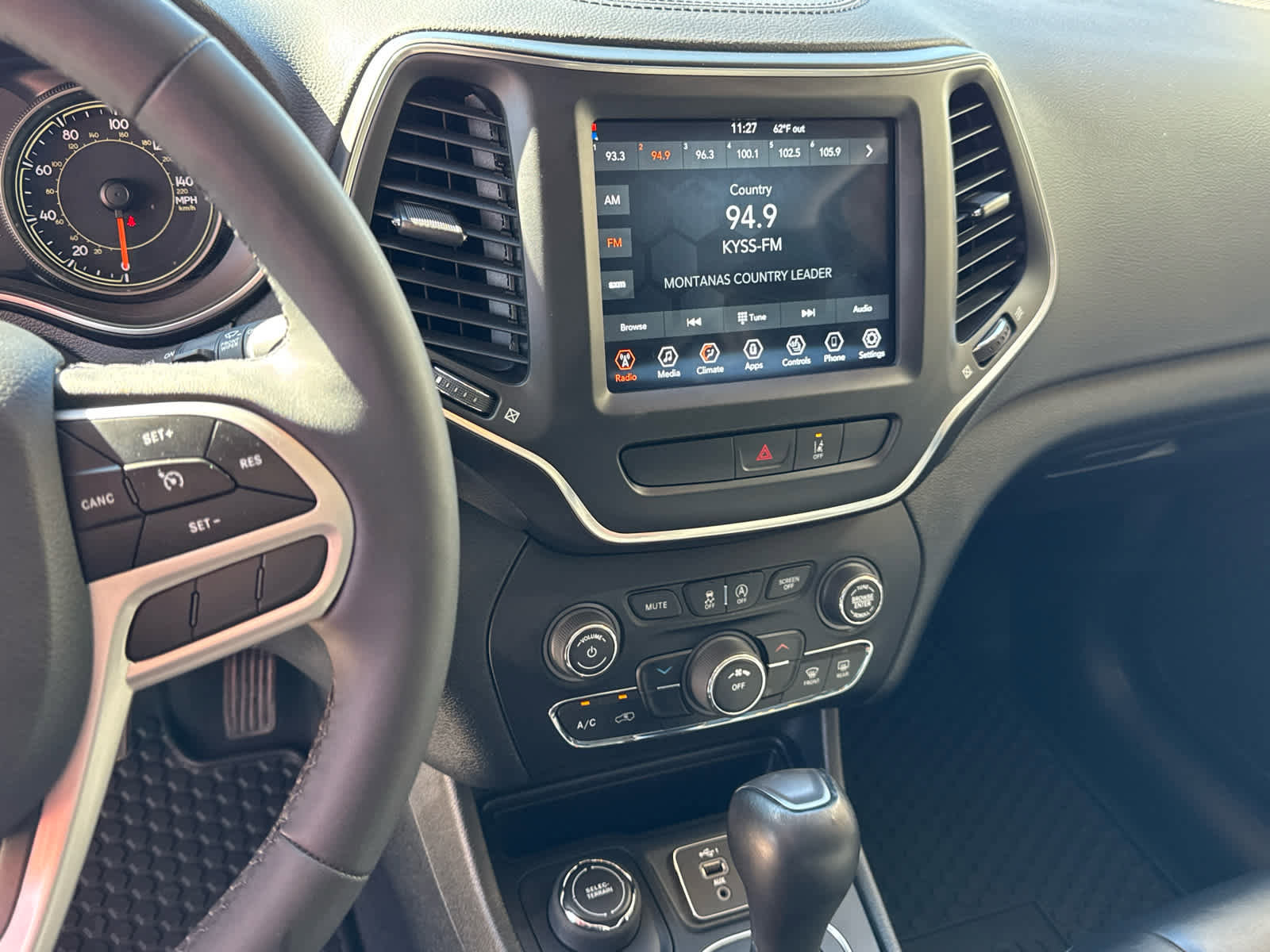 Used 2022 Jeep Cherokee Latitude w/ Trailer Tow Group image 15