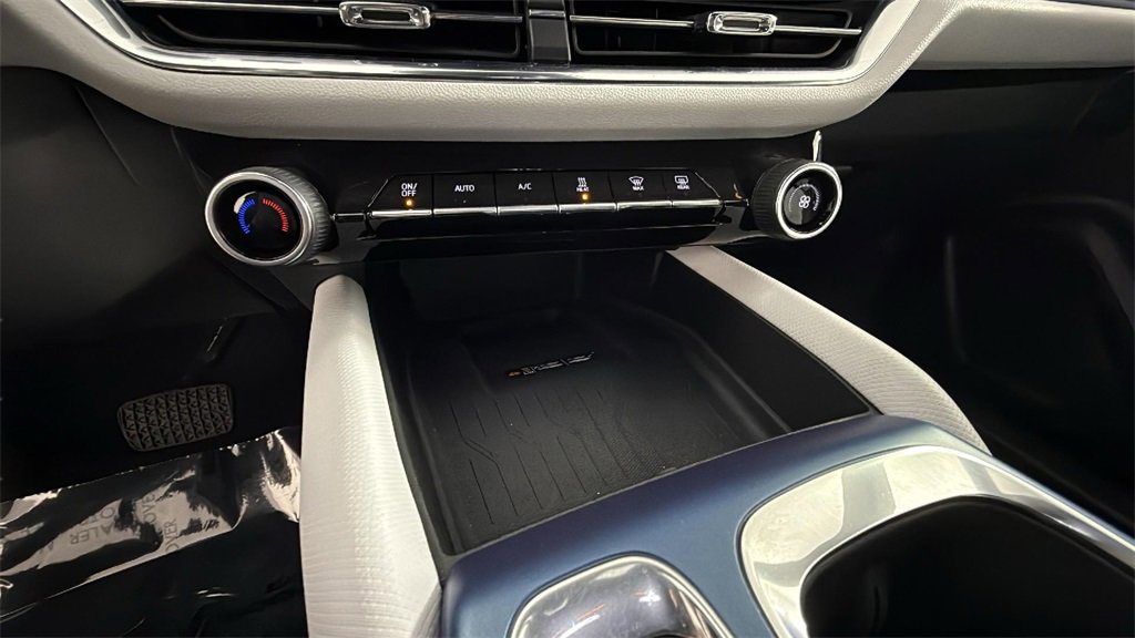 Used 2025 Chevrolet Equinox EV LT image 23