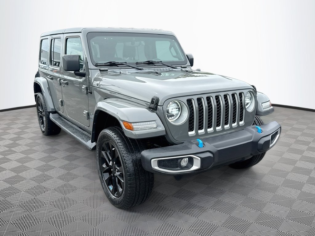 Used 2022 Jeep Wrangler Unlimited Sahara w/ Cold Weather Group AWD/4WD image 2