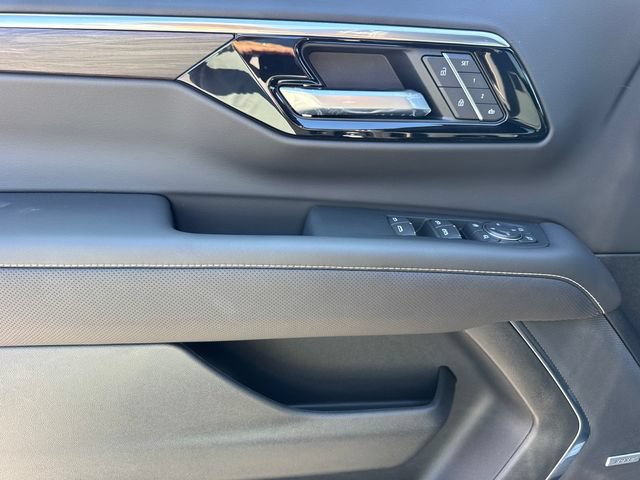 New 2026 Chevrolet Suburban Premier RWD image 17