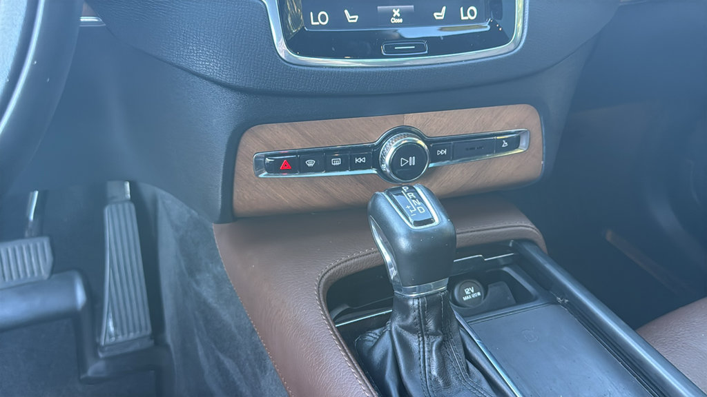 Used 2021 Volvo XC90 T6 Momentum w/ Climate Package AWD/4WD image 21