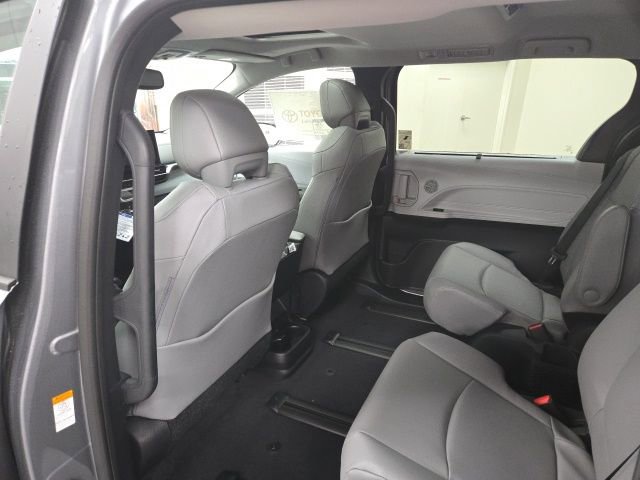 New 2026 Toyota Sienna XLE image 18