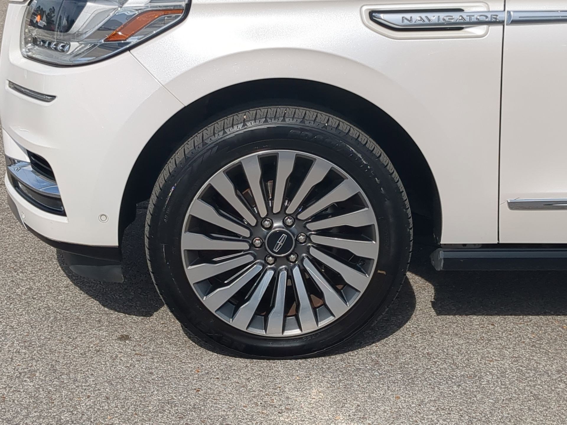 Used 2018 Lincoln Navigator L Reserve w/ Technology Package image 10