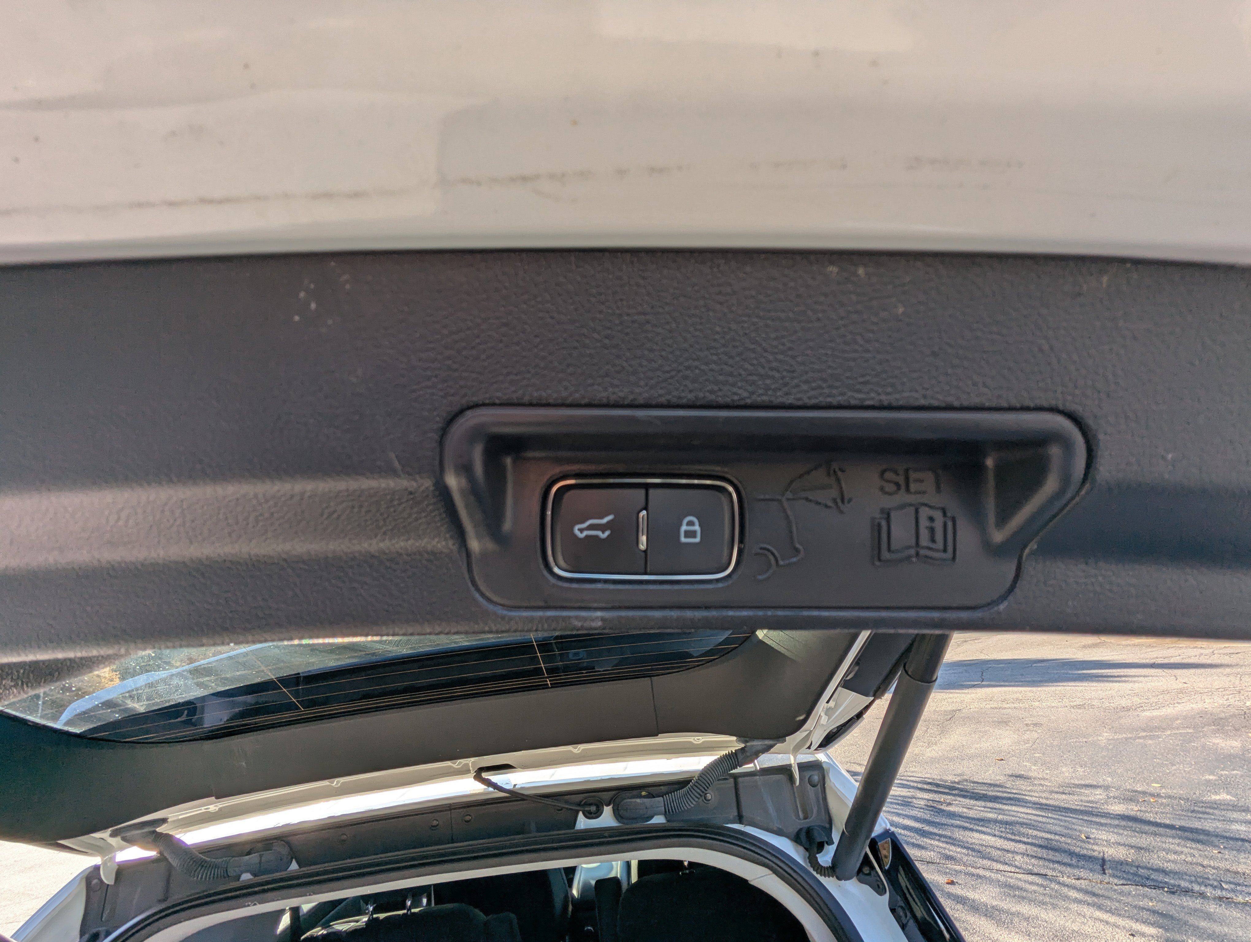 Used 2022 Ford Explorer XLT image 16